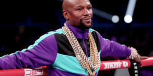 Mayweather, sərgi döyüşlərində iştirakına görə tənqidçiləri irqçilikdə və paxıllıqda ittiham edir